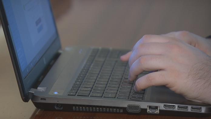 Operátoři musí nově ve smlouvách uvádět rychlost připojení k internetu