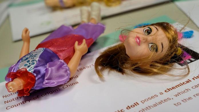 Tisíce nebezpečných produktů! Varovali před hračkami i Karoqem