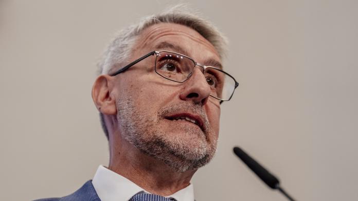 Česko zavádí tajná bezpečnostní opatření. Platí stupeň ohrožení terorismem B