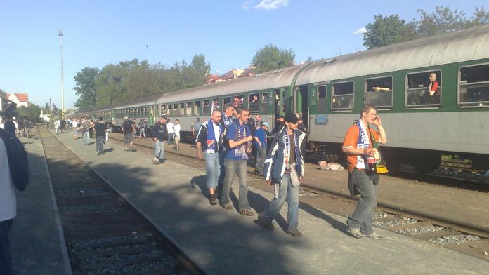 Baníkovci odjeli do Ostravy. Z Prahy si vezou pivo