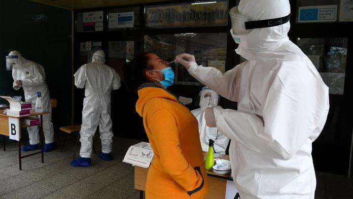 Slováky budou plošně testovat na koronavirus podle abecedy