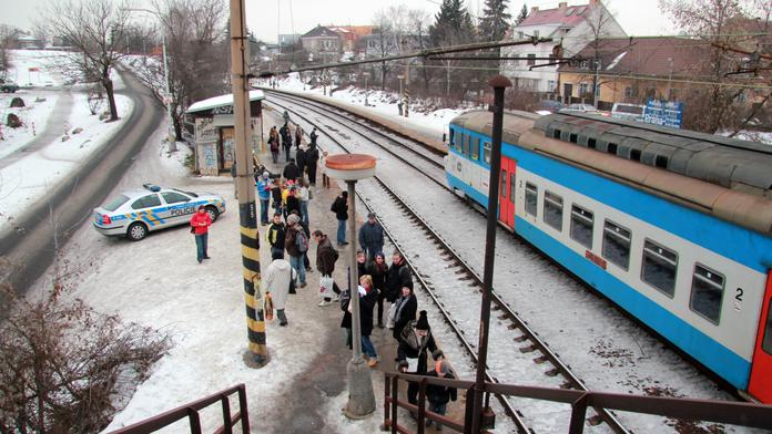 Rychlík srazil člověka, klíčová trať stojí
