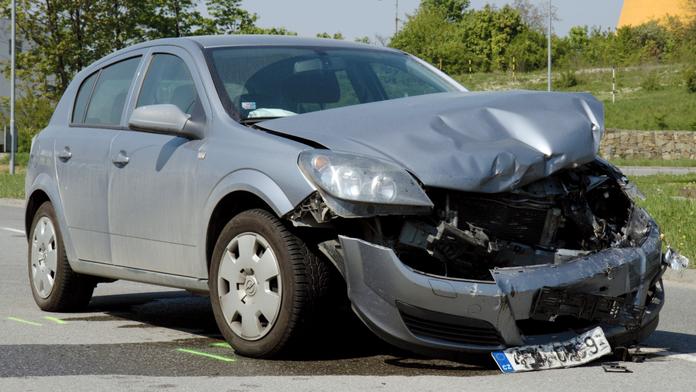 U Třemošné se srazila dvě auta. Jeden řidič zemřel
