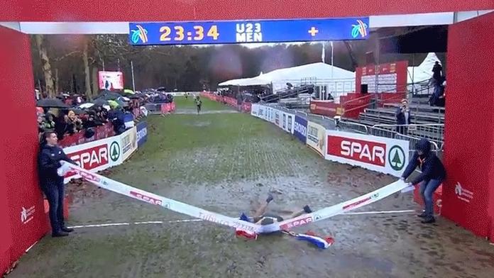 VIDEO: Evropský šampion slavil titul, v cíli se mu to však vymklo!