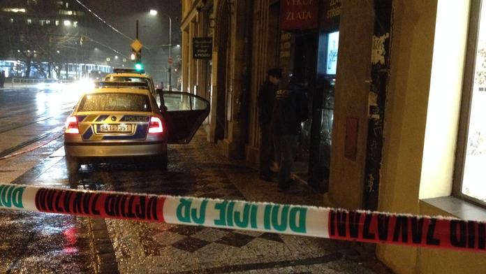 Lupiči v Praze využili rámusu petard a vyloupili starožitnictví