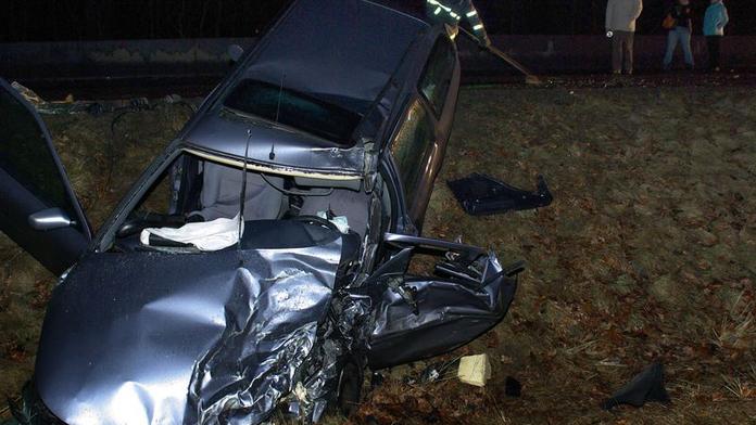 Nehoda na Českolipsku: 1 mrtvý, 2 těžce zranění. SJÍZDNOST