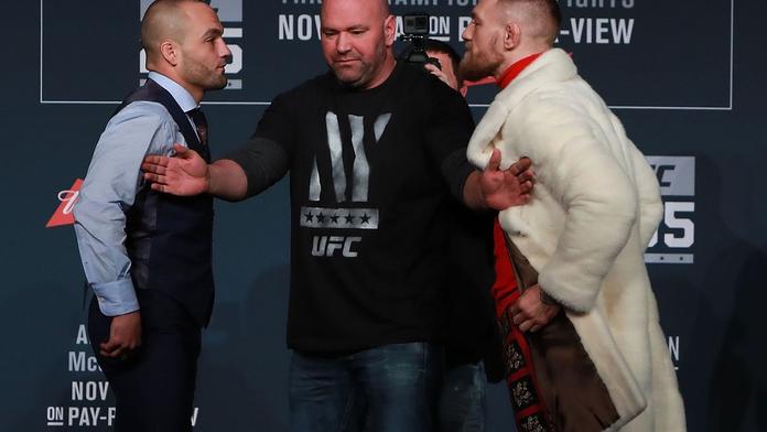McGregor s Alvarezem to pořádně rozjeli, zasahoval i bodyguard!