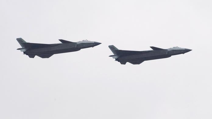 Čínské stíhačky J-20