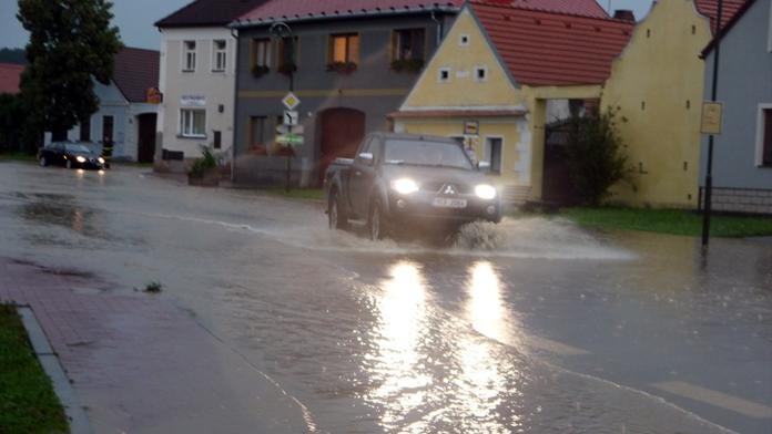 ČHMÚ varuje před vydatným deštěm, hrozí i lokální záplavy