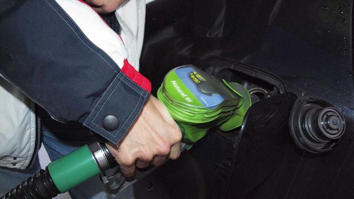 Toxická pryskyřice unikala na benzínce na D1. Kašel zákazníků