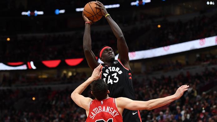 Satoranský čelil obhájcům trofeje. Chicago s Torontem ale prohrálo
