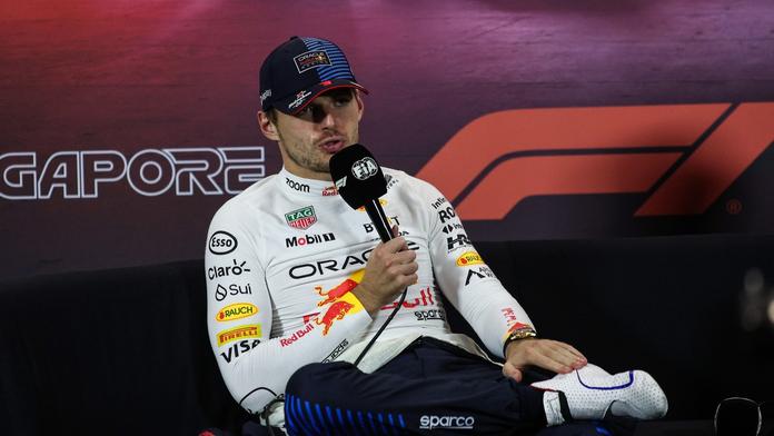 Max Verstappen na tiskové konferenci v Singapuru