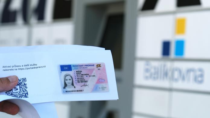 Desetitisícům lidí končí platnost řidičáku. Nový se dá objednat jako zboží z e-shopu