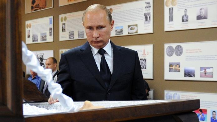 Putinova největší osobní ztráta. Teď už ho nemá kdo ochránit