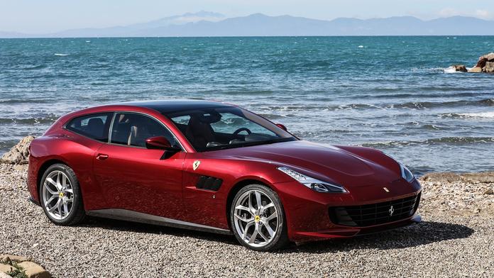 Prodeje ferrari stále rostou, hlavně těch s dvanáctiválcem!
