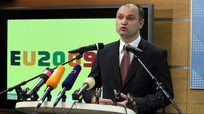 Rath: Ať Langer opustí politiku, v kanceláři mu visel otec rudého teroru