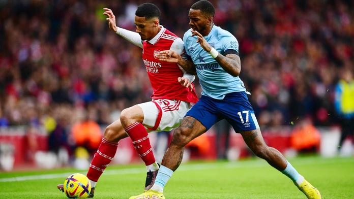 Na Arsenal doléhá krize, ztratil podruhé v řadě. Pouze remizovala i Chelsea