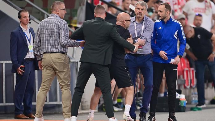 Pevná obrana je ve Slavii standard, říká Vaniak. Houšteckého kritizuje za výlev