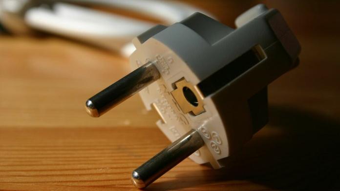 Spotřeba elektřiny v Česku se meziročně dál snižovala, nejvíce u domácností
