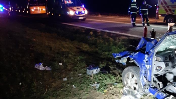 Policisté zastavili u nehody, jejich auto smetla octavia! 5 zraněných