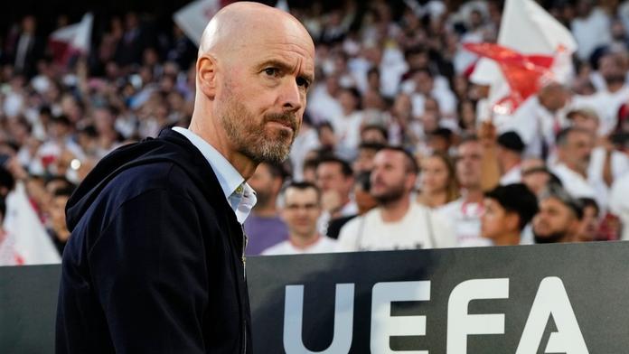 V United budu trénovat i v příští sezóně, řekl ten Hag. Nevyloučil návrat do Ajaxu