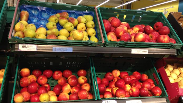 Kam zmizelo české ovoce? V supermarketu naše jahody ani jablka neseženete. Proč?
