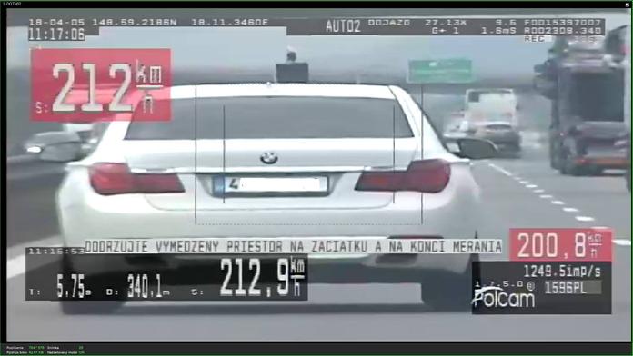 BMW se řítilo rychlostí 212 km/h! Řidič měl zvláštní výmluvu