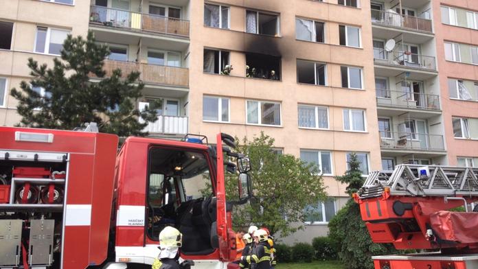 Požár bytu ohrozil obyvatele bohnického paneláku