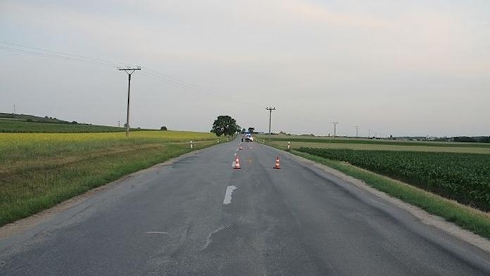 Smrtelná nehoda na Břeclavsku. Motorkář nezvládl předjíždění