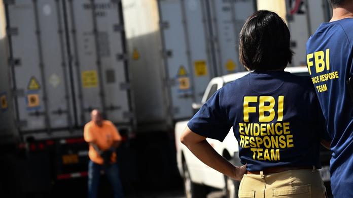 FBI se zajímá o střelbu v Praze. Zvláštní, většinou se tomu nevěnují, říká expert