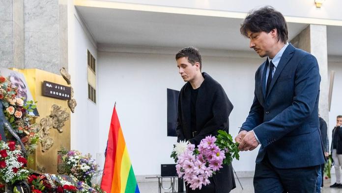 Matěj Stropnický a Daniel Krejčík na pohřbu Jiřího Hromady, 29. 10. 2024