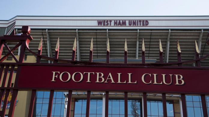 West Ham posílá kondolence do Prahy po tragédii. Nedávno tu vyhrál trofej