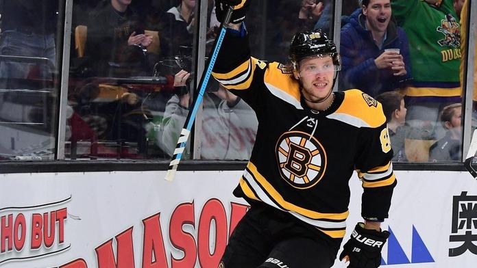 Pastrňák je nejlepším střelcem NHL! Boyle dal po rakovině hattrick