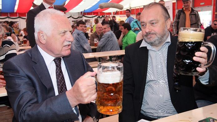 Jakl chce na Hrad, ale nasbíral jen 10 tisíc podpisů
