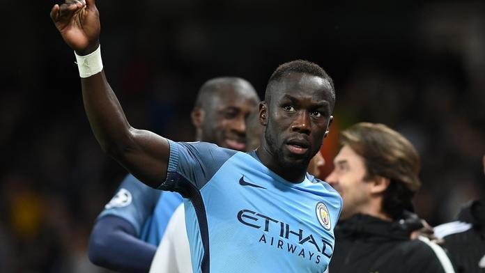Jak přežít nudu doma? Vyučovat by mohl francouzský obránce Sagna