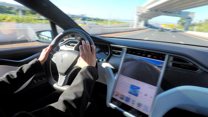 Tesla má další problém. Při nabíjení hrozí přehřátí a kolaps systému