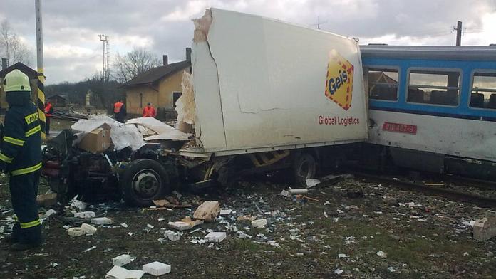 Vážná nehoda! Srážka vlaku s kamionem na Příbramsku!