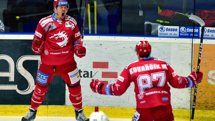 Sparta otočila duel s Hradcem. Třinec jde po přestřelce do čela extraligy