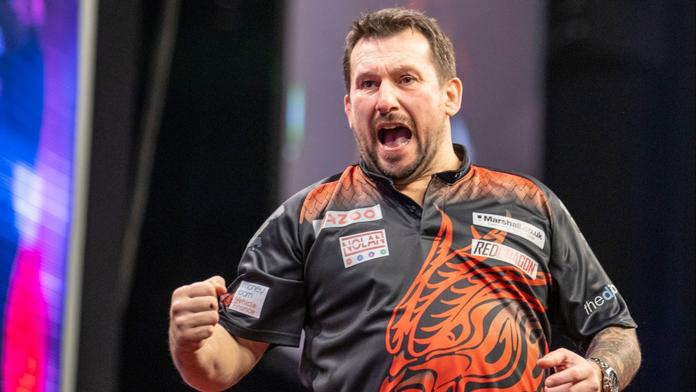 Šipkař Clayton vstoupil do World Series Finals vítězně. Končí naopak Heta