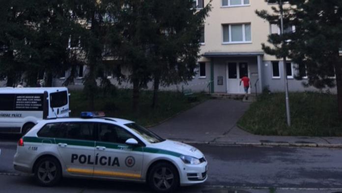 Holčička (3) vypadla z okna ve 4. patře! Zemřela v nemocnici
