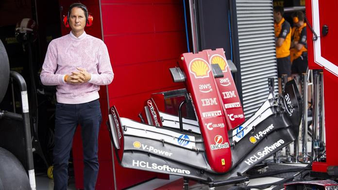 Šéf Ferrari má Hamiltona i Leclerca plné zuby: Měli by méně mluvit a více jezdit