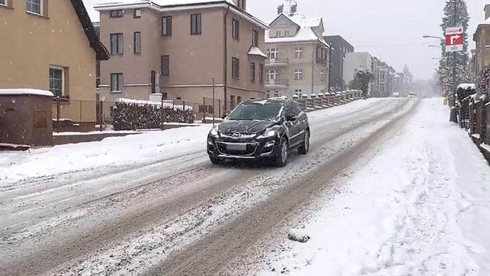 ČHMÚ zpřísnil výstrahu! Kromě silného větru a náledí hrozí i závěje