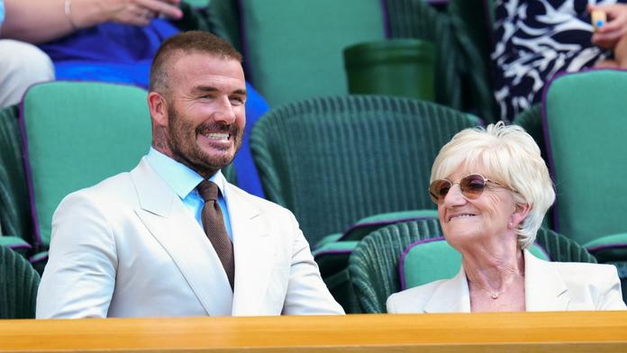 David Beckham se svou matkou Sandrou