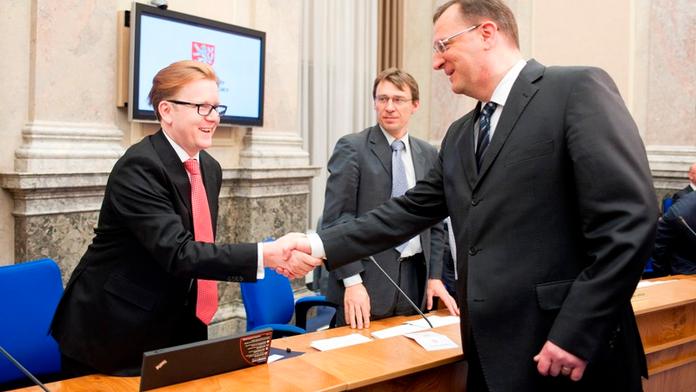 Vláda poslala do Sněmovny novely týkající se podpory v nezaměstnanosti a platů soudců
