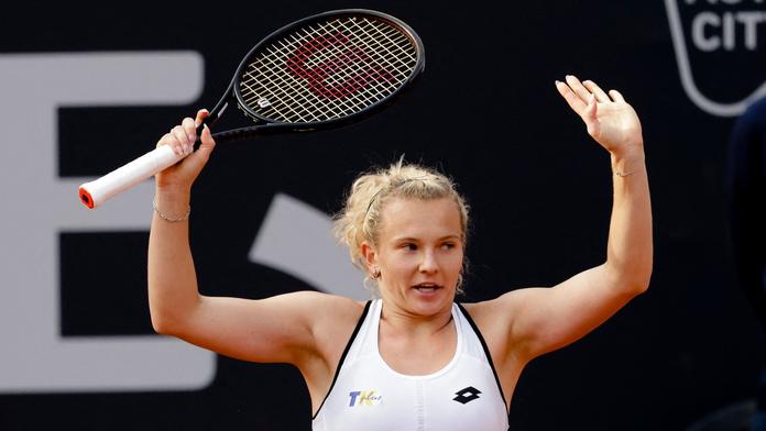 Siniaková soupeřce nedala šanci a prošla do čtvrtfinále, raduje se i Krejčíková