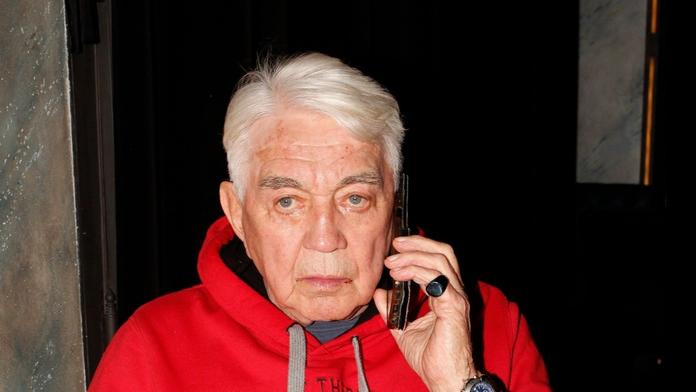Jiří Krampol s telefonem