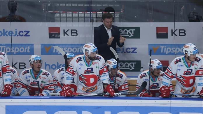 Pardubice přetlačily Třinec a zůstávají první, na dno tabulky se vrátilo Kladno