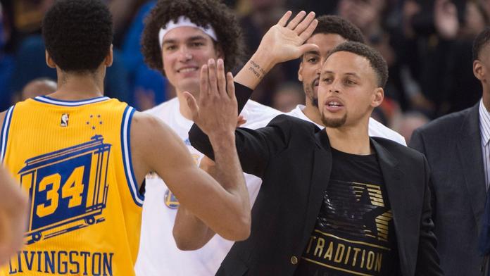 Warriors bez Curryho odvraceli blamáž, Lakers uspěli i bez Kobeho