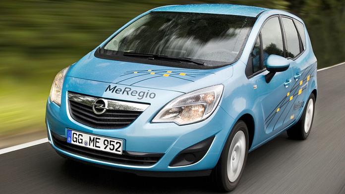 Opel má chytré elektromobily - se sítí si povídají