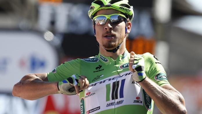Kdo jezdí na Tour po zadním kole a bez držení? Bingo, je to SAGAN!